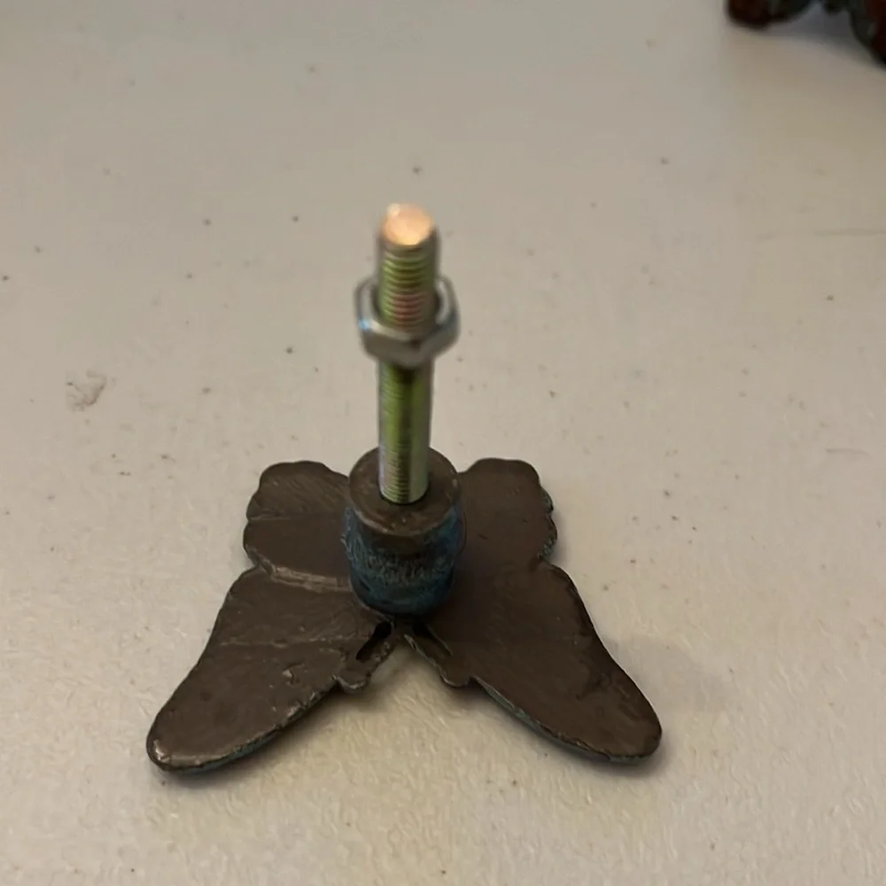 Butterfly drawer knobs 4 like new - Picture 3 of 5